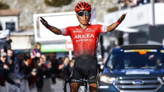 Nairo Quintana celebra su victoria en el Tour de la Provence, en Francia, el 13 de febrero de 2022.