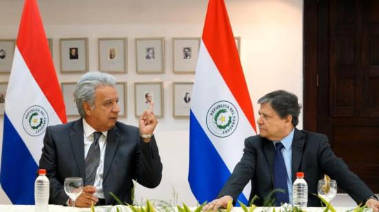 El expresidente Lenin Moreno y el canciller paraguayo, Euclides Acevedo, el 16 de febrero de 2022.