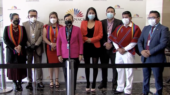 Parte de la bancada de asambleístas de Pachakutik, durante una rueda de prensa el 2 de febrero de 2022.