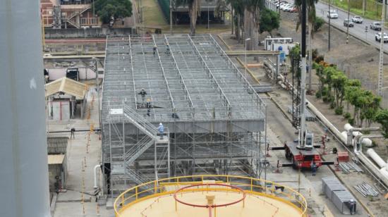 Funcionarios de Celec durante los trabajos de mantenimiento en la termoeléctrica Esmeraldas 1, en diciembre de 2021.