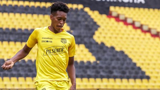 Joshué Quiñónez, durante un entrenamiento con el Barcelona SC, en Guayaquil, el 14 de octubre de 2021.