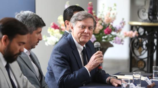 Roberto Salas, secretario Técnico de Asociaciones Público - Privadas, durante una rueda de prensa sobre el proyecto de Ley de Inversiones, en Carondelet, el 22 de febrero de 2022.