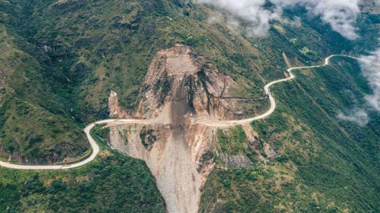 Vista aérea del deslizamiento que provocó el cierre de la vía Cuenca-Molleturo-El Empalme, en agosto de 2021.