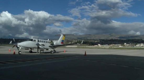 Aviones en la pista del aeropuerto de Cotopaxi, en 24 de febrero de 2022.