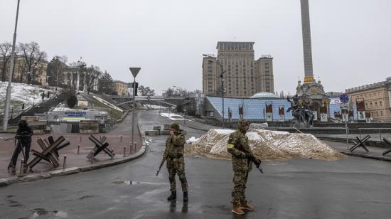 Militares ucranianos en las calles de Kiev, el 2 de marzo de 2022.