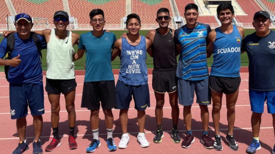 Los marchistas ecuatorianos durante su entrenamiento en Omán, el 2 de marzo de 2022.