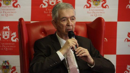 El secretario de la Senescyt, Alejandro Ribadeneira, durante un evento académico, el 22 de febrero de 2022 en Quito.