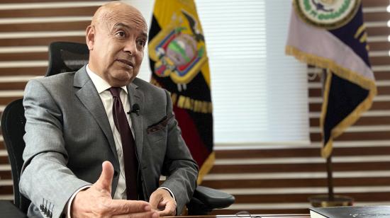 Luis Hernández, ministro de Defensa en su despacho. 2 de marzo de 2022. 