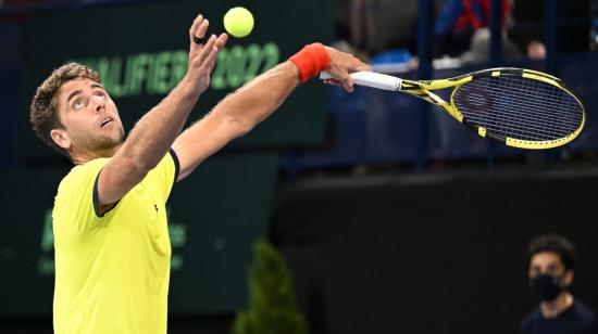 Roberto Quiroz durante el partido ante Adrian Mannarino, en la serie de Copa Davis entre Ecuador y Francia, el viernes 4 de marzo, en el Palacio de los Deportes, en Pau. 