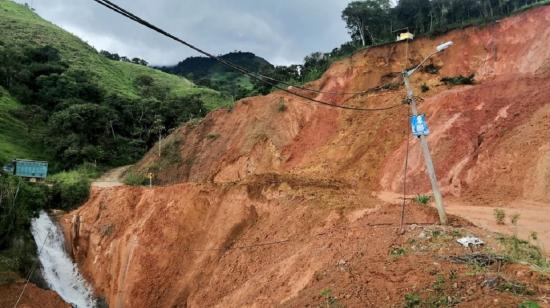 Deslaves se produjeron en las carreteras de El Oro, producto de las lluvias, el 5 de marzo de 2022. 