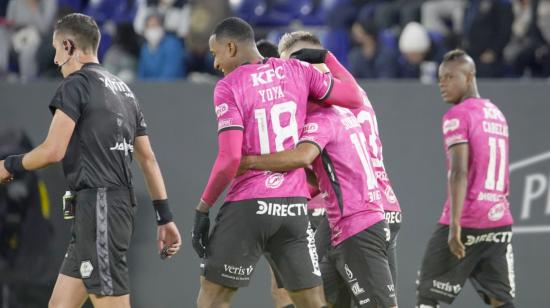 Los jugadores de Independiente del Valle festejan el gol de Junior Sornoza ante Aucas, el domingo 6 de marzo, en el estadio Banco Guayaquil, por la Fecha 3 de la LigaPro. 