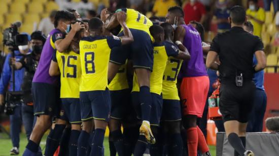 Jugadores de Ecuador, durante el partido ante Bolivia, en el estadio Banco Pichincha, el 7 de octubre de 2021.