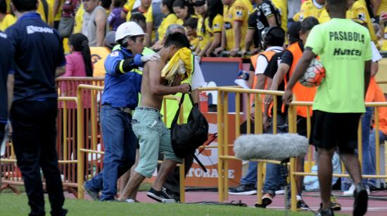 En Ecuador se han producido varios incidentes de violencia en los estadios, antes, durante y después de los partidos de fútbol. 