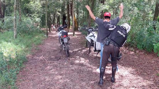 Operativo preventivo de la Policía Nacional, en los distritos Los Chillos y La Delicia de Quito, el 10 de marzo de 2022.