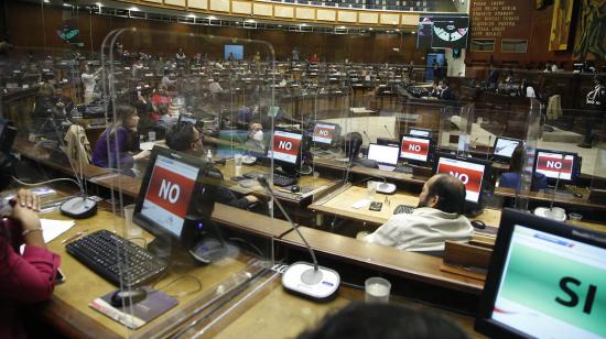 El Pleno de la Asamblea, en sesión del 13 de marzo de 2022, durante la aprobación del alza salarial a los maestros.