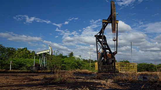 Vista externa de un balancín extractor de petróleo, en Cabimas (Venezuela), el 10 de marzo de 2022. 