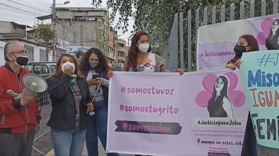 Plantón para exigir justicia por el femicidio de Johanna Guayguacundo, el 8 de febrero de 2022, en Quito.