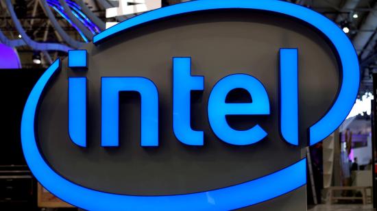 Logo de Intel, empresa estadounidense fabricante de chips.
