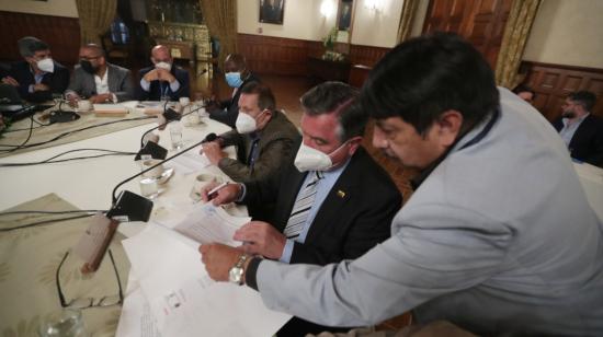 Reunión del presidente Guillermo Lasso y su gabinete con el Frente Unitario de Trabajadores (FUT), del 2 de marzo de 2022, en el Palacio de Carondelet. 