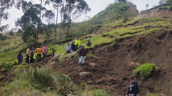 Al menos once comunidades de Cotopaxi están aisladas por un deslave en Insiliví, el 15 de marzo de 2022.