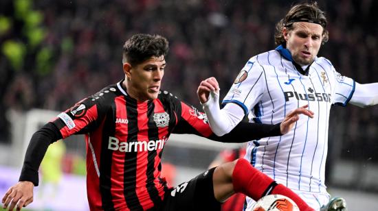 Piero Hincapié, en el partido del Bayer Leverkusen ante el Atalanta, el 17 de marzo de 2022.