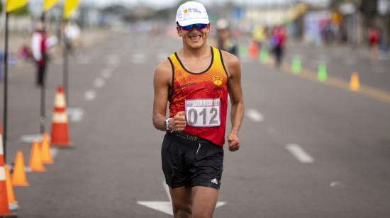 El marchista Jonathan Amores, durante su participación en el Campeonato nacional de marcha, en Machala, en enero de 2022. 