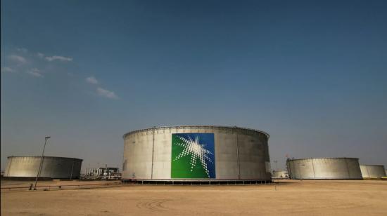 Una vista de la tanquería de la petrolera saudita Aramco, en 2022.