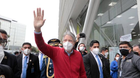 El presidente Guillermo Lasso durante un recorrido por el BNF. Quito, 25 de marzo de 2022