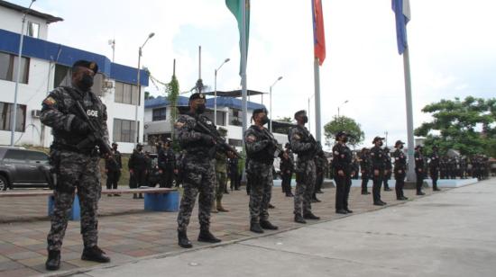 Miembros de la Policía Nacional, en Esmeraldas, en enero de 2022.