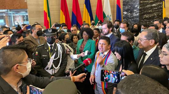 Los legisladoes de UNES, Pachakutik y PSC protestan tras la suspensión de la sesión del Pleno. Quito, 29 de marzo de 2022