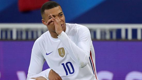 Kylian Mbappé celebra tras marcar el primer gol de su seleción en el amistoso entre Francia y Sudáfrica, el 29 de marzo de 2022.