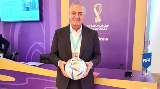 El director técnico, Gustavo Alfaro, luego del sorteo de la fase de grupos del Mundial de Catar, el 1 de abril en 2022.