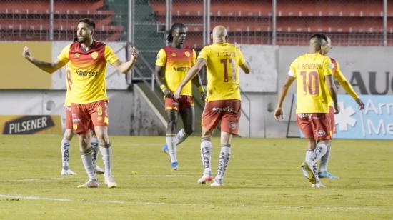 Los jugadores de Aucas festejan el gol de Francisco Fydriszewski en el empate ante 9 de Octubre, por la LigaPro, el sábado 2 de abril de 2022. 