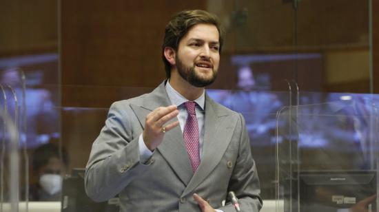 Esteban Torres durante el primer debate del proyecto de Ley de Inversiones, el 13 de marzo de 2022. El asambleísta del PSC señala que el recurso que presentó Llori no tiene nombre.