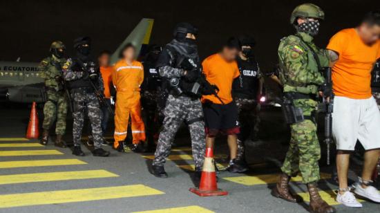 Cinco cabecillas de bandas delincuenciales fueron trasladados de  Turi a La Roca. Guayaquil, 4 de abril de 2022.