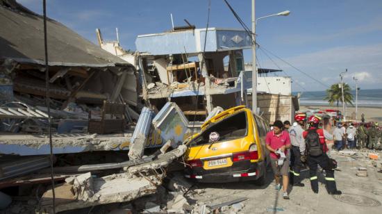 Archivo. Edificios colapsados en Pedernales, después del terremoto. 18 de abril de 2016