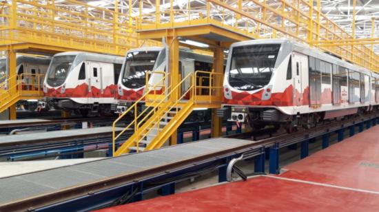 Trenes del Metro de Quito, en las cocheras ubicadas en Quitumbe, el 7 de mayo de 2022.