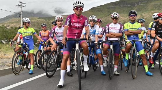 El ciclista del Team Banco de Guayaquil, Robinson Chalapud, posa antes de la Etapa 3 de la Clásica de Tulcán.