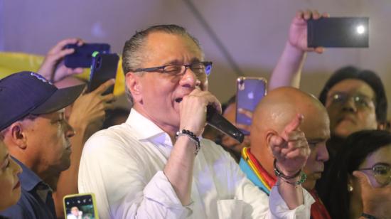 El exvicepresidente Jorge Glas tuvo un recibimiento en el coliseo River Oeste de Guayaquil, tras salir de la cárcel de Cotopaxi, el 10 de abril de 2022.