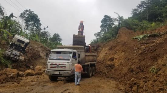 Trabajos en el kilómetro 105, en el sector de Sarayunga, en la vía Cuenca-Machala, el 13 de abril de 2022.