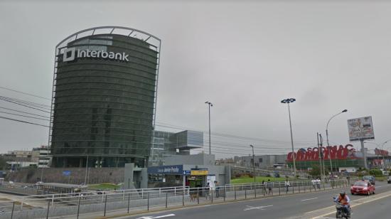 Imagen referencial. Fachada de un edificio de Interbank, parte de Intercorp, en Perú.