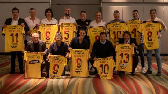 Exjugadores y entrenadores del Barcelona SC, en un almuerzo en Buenos Aires, el 14 de abril de 2022.