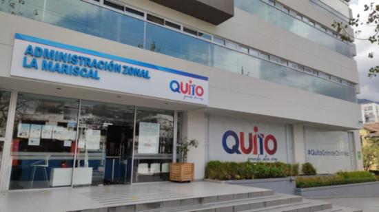 Fachada del edificio del Balcón de Servicios de la Zonal La Mariscal del Municipio de Quito, de abril de 2021. La entidad municipal sufrió un ataque informático.