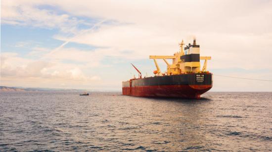 Foto referencial de un buque petrolero de Flopec, marzo de 2022.