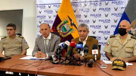 El ministro del Interior, Patricio Carrillo, se trasladó a Ibarra con los directores de los ejes estratégicos de la Policía, para hablar sobre las últimas muertes violentas en la provincia de Imbabura, el 20 de abril de 2022.