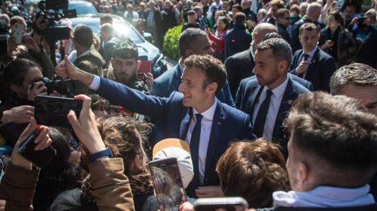 El presidente de Francia, Emmanuel Macron, cuando acudió a votar en Le Touquet el 24 de abril de 2022.