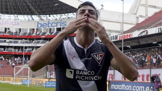 Michael Hoyos festeja uno de los dos goles que convirtió en la victoria de Liga sobre Mushuc Runa, el 24 de abril de 2022, en la LigaPro. 