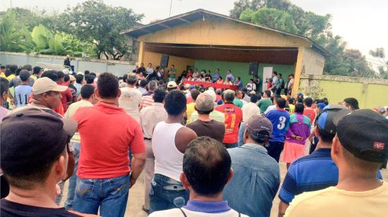 Reunión de los trabajadores con autoridades de la Gobernación de Los Ríos, en 2016.