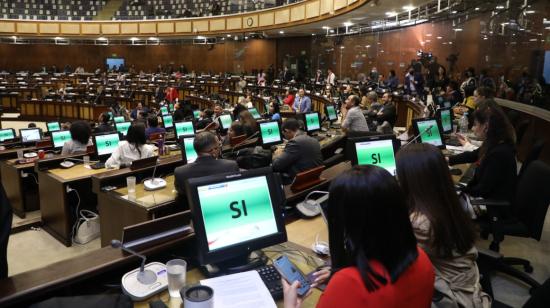 El Pleno de la Asamblea aprobó la conformación de una comisión multipartidista que evalúe a Guadalupe Llori, este 26 de abril de 2022.