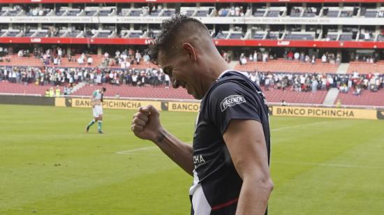 MIchael Hoyos, de Liga de Quito, celebra un gol frente a Mushuc Runa por la Fecha 10 de la LigaPro 2022.